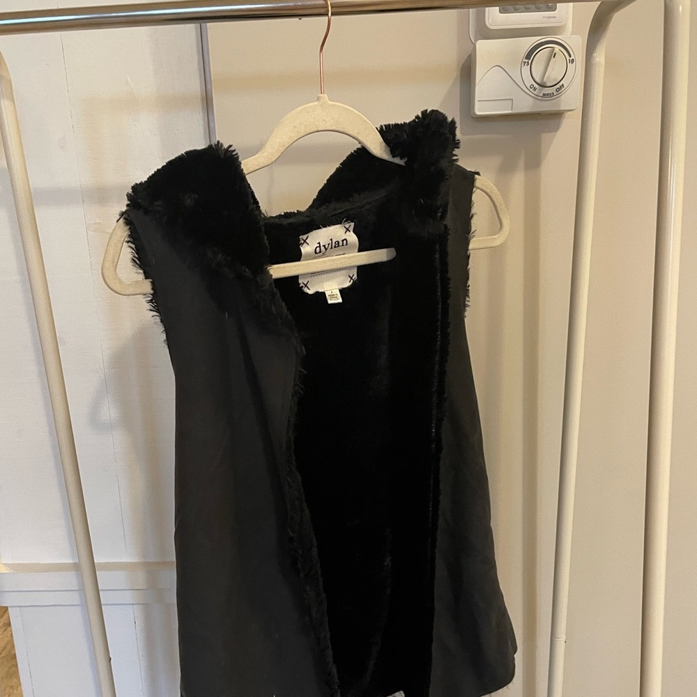 Faux fur Sherpa vest in black. Faux suede